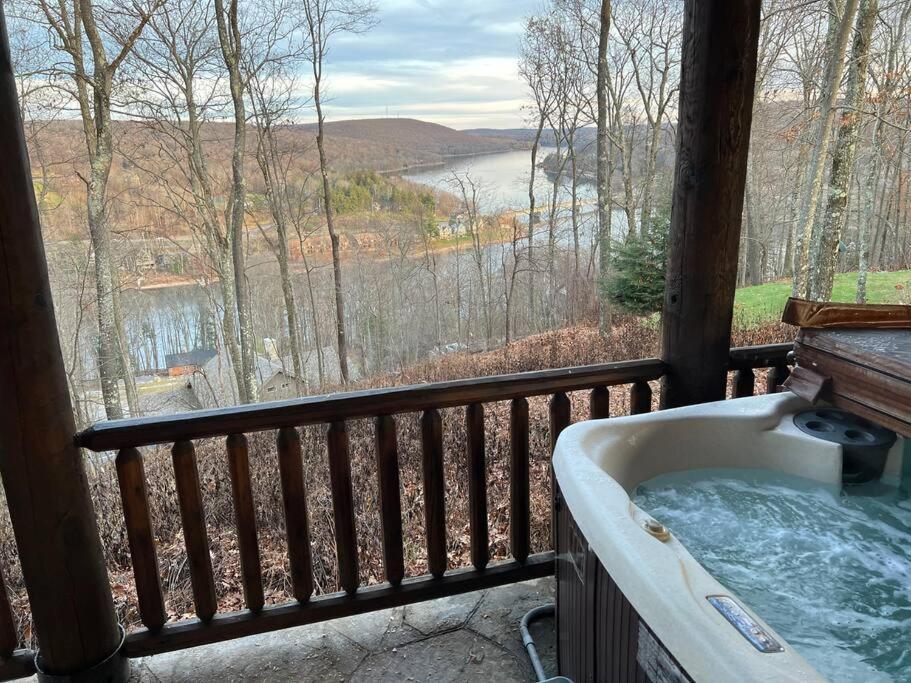 Bella Vista! Amazing Lake Views, Hot Tub, Peleton! Villa McHenry Exterior photo